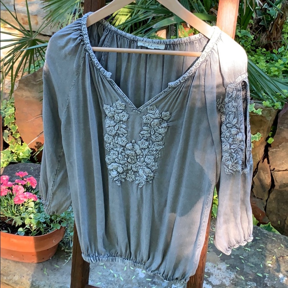 Solitaire Boho Chic Embroider Top